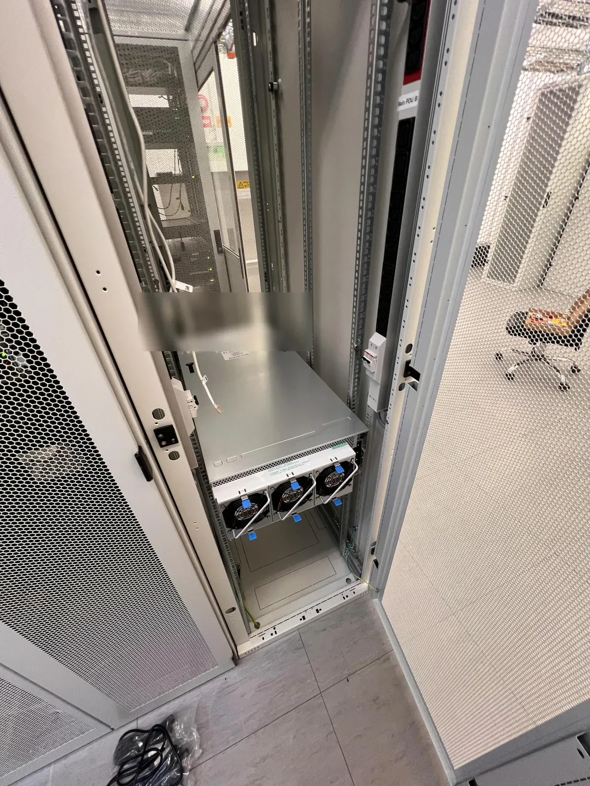 Racking - rear fans exhaust the hot air